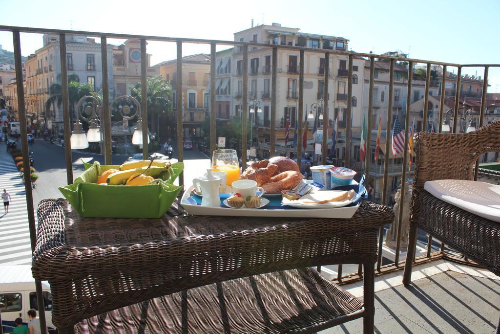 Piazza Tasso B&B Relais Сорренто Екстер'єр фото