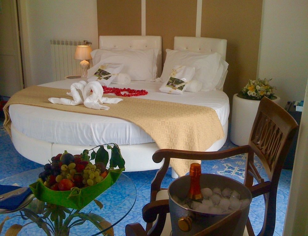 Piazza Tasso B&B Relais Сорренто Екстер'єр фото