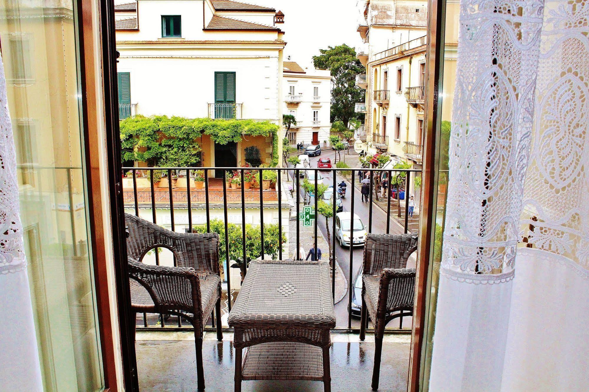 Piazza Tasso B&B Relais Сорренто Екстер'єр фото