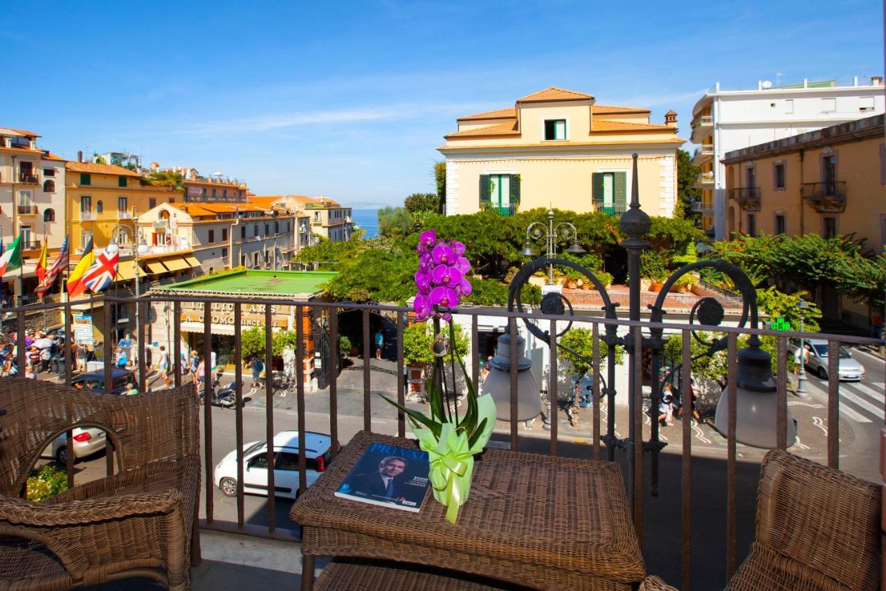 Piazza Tasso B&B Relais Сорренто Екстер'єр фото
